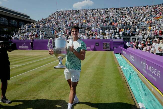 Wimbledon: Carlos Alcaraz–not Novak Djokovic–and Iga Swiatek are No. 1 seeds