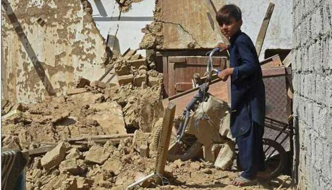 Despair as families sift through rubble of deadly Pakistan quake