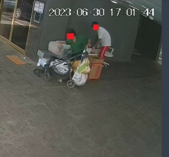 Two granny bandits wanted