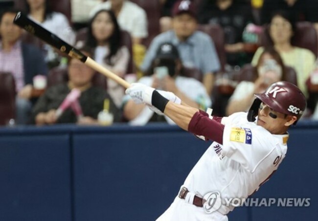 Heroes rally past Dinos on home turf