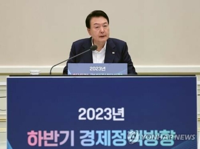 Yoon's approval rating at 38.4 pct: Yonhap News survey