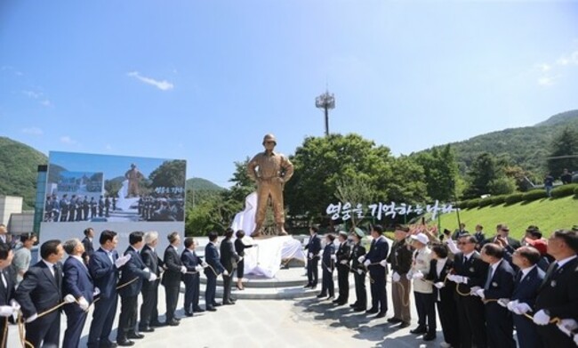 (LEAD) S. Korea marks 3rd year since Korean War hero Gen. Paik's death