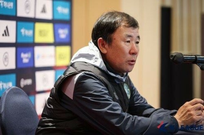 Prosecutors seek arrest warrant for ex-pro football coach on bribery charges