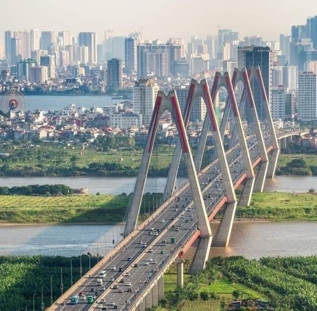 2015 Nhật Tân Bridge over Red River in Hanoi, Vietnam