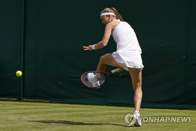 CORRECTION Britain Wimbledon Tennis