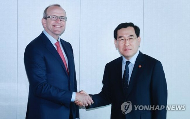 S. Korea's industry chief, U.S.' TerraPower CEO discuss small nuclear reactors