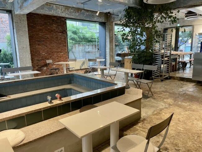 [Coffee Klatch] 1970s public bathhouse now hip cafe-cultural complex in Sangdo-dong