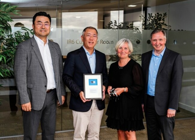 Hyundai Motor chief visits Intel's Irish chip plant