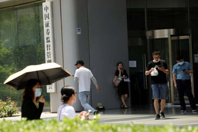 China mutual funds cut fees as regulator targets $3.7-T sector
