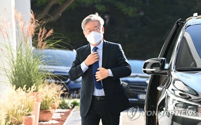 (LEAD) Lee appears at 2nd parliamentary audit amid snowballing corruption scandal