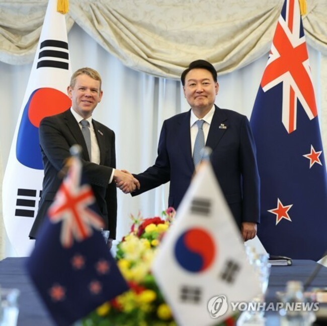 Yoon, New Zealand PM agree on need to increase cooperation in trade, defense