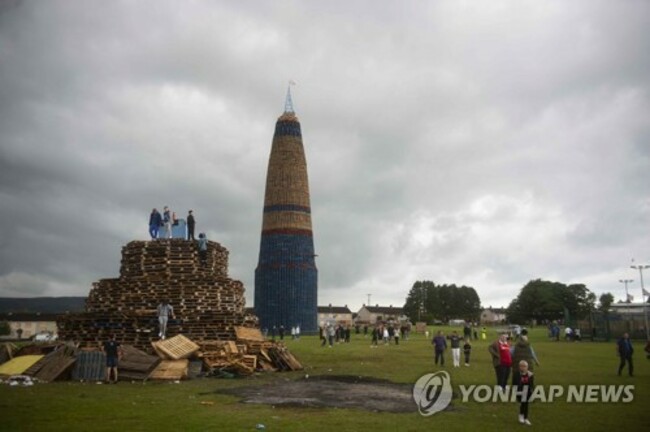 BRITAIN NORTHERN IRELAND BONFIRE