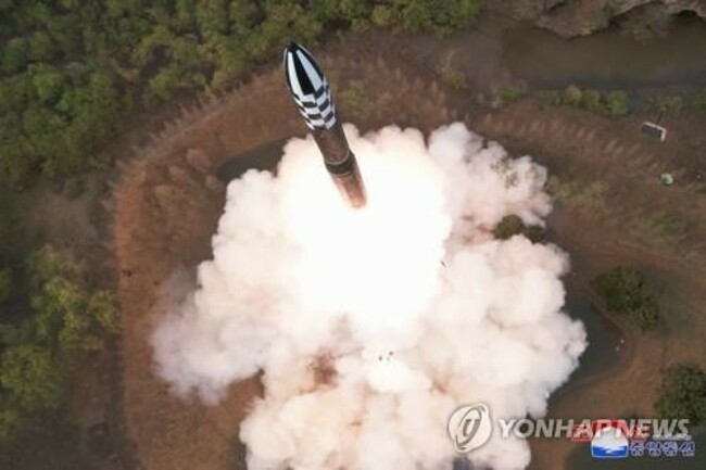 Yoon holds emergency NSC meeting in Lithuania over N.K. missile launch