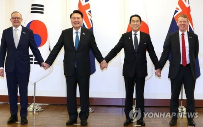 (LEAD) Yoon calls for collective security with Japan, Australia, New Zealand after N.K. launch