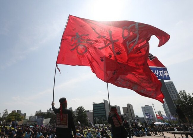 Strikers bring Hyundai Motor production lines to a halt