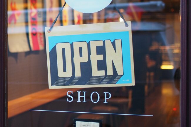 Small Retailers Prioritize Customer Acquisition and Loyalty Amid Economic Headwinds
