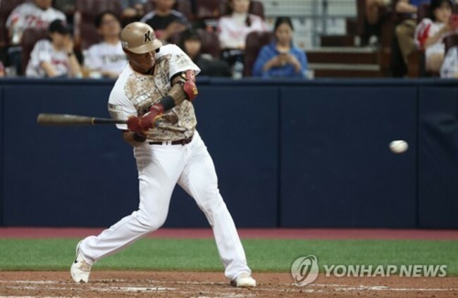 (LEAD) Kiwoom Heroes release injured Addison Russell, acquire Ronnie Dawson