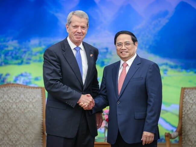 Prime Minister Pham Minh Chinh receives Nebraska governor