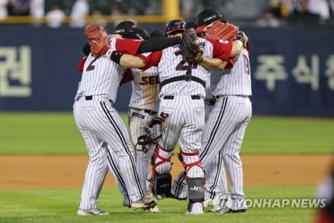 LG Twins close out 1st half of KBO season in 1st place