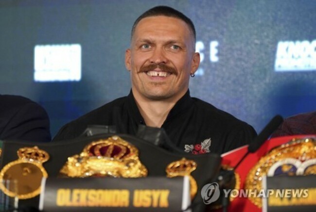 Britain Boxing Usyk Dubois