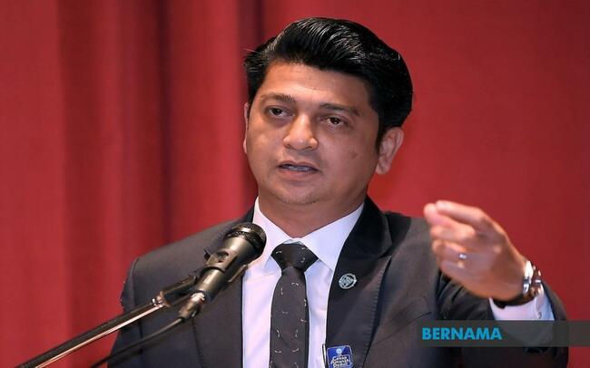 50 TERENGGANU FISHERMEN RECEIVE LKIM'S TOUCH POINT AID