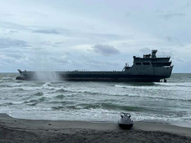 Decommissioned Navy ship target of US-PH military exercises runs ashore in Bataan