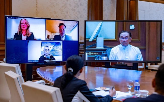 PM ANWAR HOLDS VIRTUAL MEETING WITH ELON MUSK