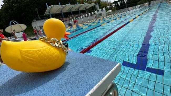 Everything is just ducky for Summer McIntosh ahead of World Aquatics Championships