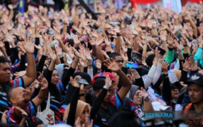 PM CALLS ON MALAYSIANS TO CONTINUOUSLY NURTURE PATRIOTISM SPIRIT FOR A UNITED SOCIETY