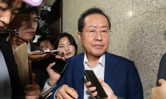 PPP investigates Daegu mayor Hong Joon-pyo's golf outing during downpours