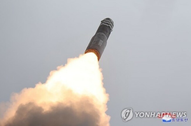 (LEAD) N. Korea fires 2 short-range ballistic missiles into East Sea: JCS