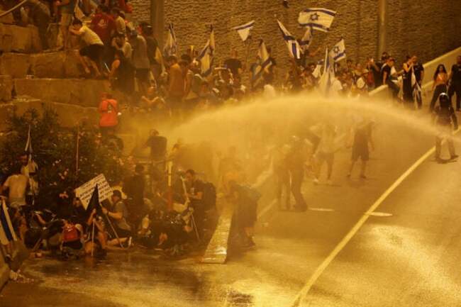 Thousands rally, Israeli reservists step up protest against judicial change