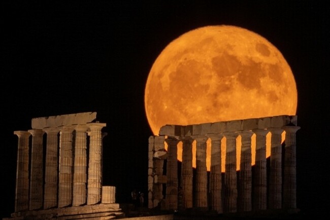 Last night, this year's first 'super moon' appeared