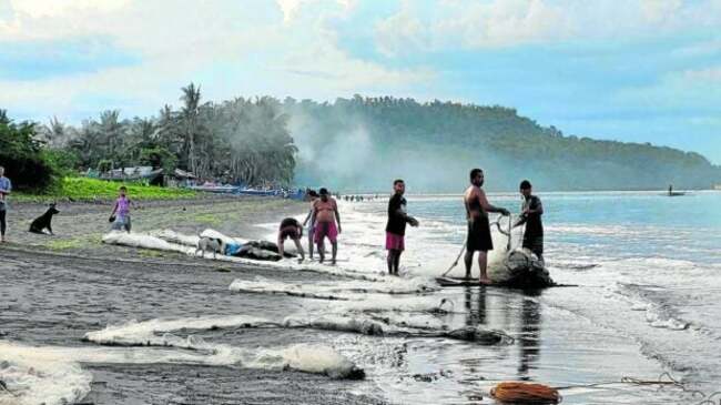 Mindoro spill woes ‘far from over,' says mayor