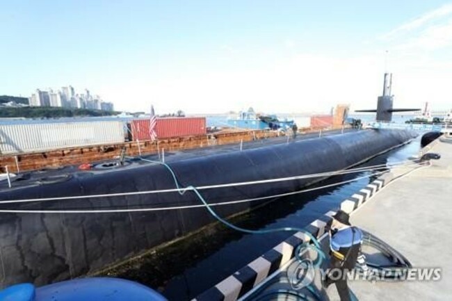 (LEAD) N. Korea warns U.S. nuclear submarine visit to S. Korea may fall under conditions for its nuke use