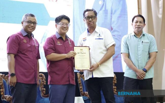 BUMIPUTERA CONTRACTORS URGED TO EXPAND BUSINESS THROUGH USE OF SOCIAL MEDIA