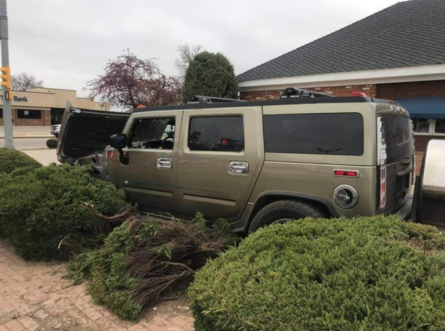 Fort Morgan Police Department: Vehicle struck poles, caused short power outage