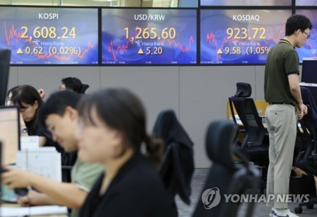 Seoul shares end slightly higher on individual buying