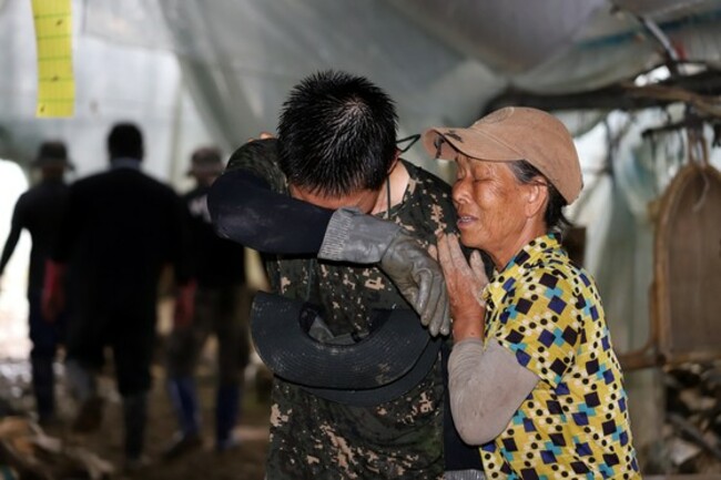 Central regions hit by flooding as Typhoon Doksuri looms