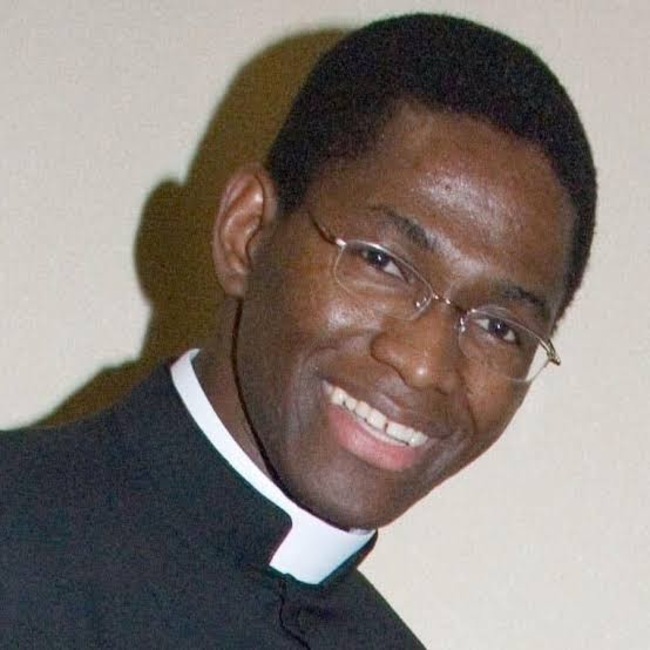 Padre da Opus Dei Acusa Papa de Heresias