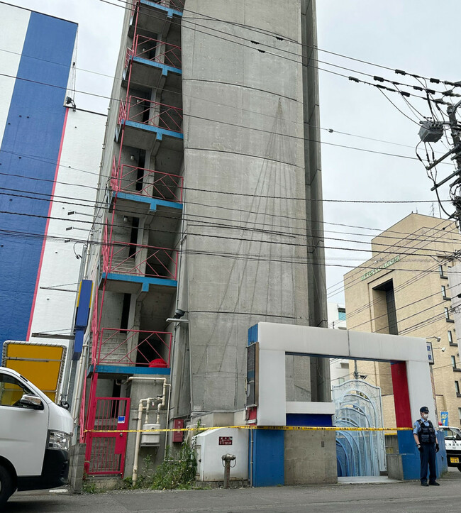 Doctor, daughter arrested for beheading, carrying out head from hotel