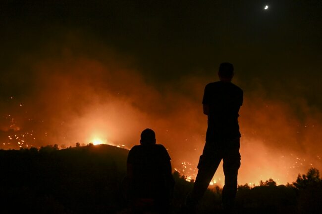 Thousands more evacuated as Greece 'at war' with fires