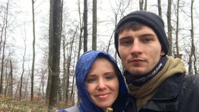 Love endures for soldier who lost both arms, sight during war