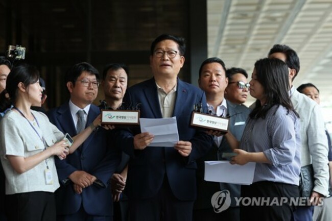 Ex-DP leader files complaint against Yoon over alleged falsehoods in mother-in-law's fraud case