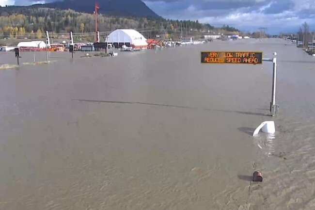 Abbotsford mayor hopeful as some flood waters recede, key pump station holds out