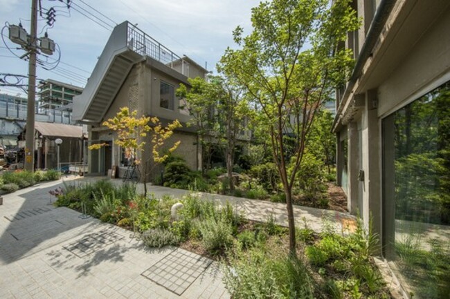 Amore Seongsu brings personal touch to makeup experience with 125 shades, individualized consultation