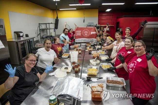 RAGÚ® Debuts New Kettle Cooked Sauce by Delivering Lasagnas to Local Community Members Ahead of National Lasagna Da