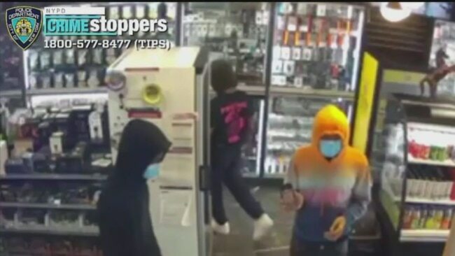 Nearly $2K stolen during smoke shop robbery