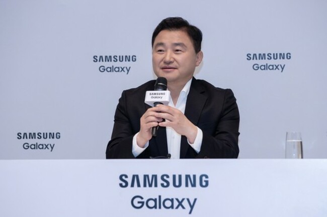 Samsung aims to sell more than 10 million units of its foldables in 2023