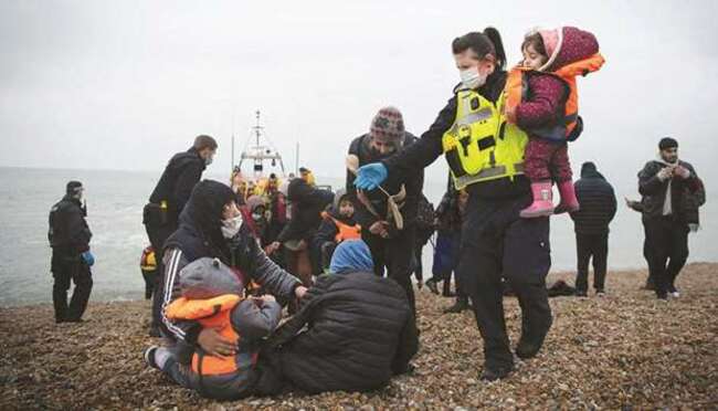 27 migrants die trying to cross Channel to UK